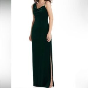 Social Bridesmaid Maxi Velvet in color Evergreen
